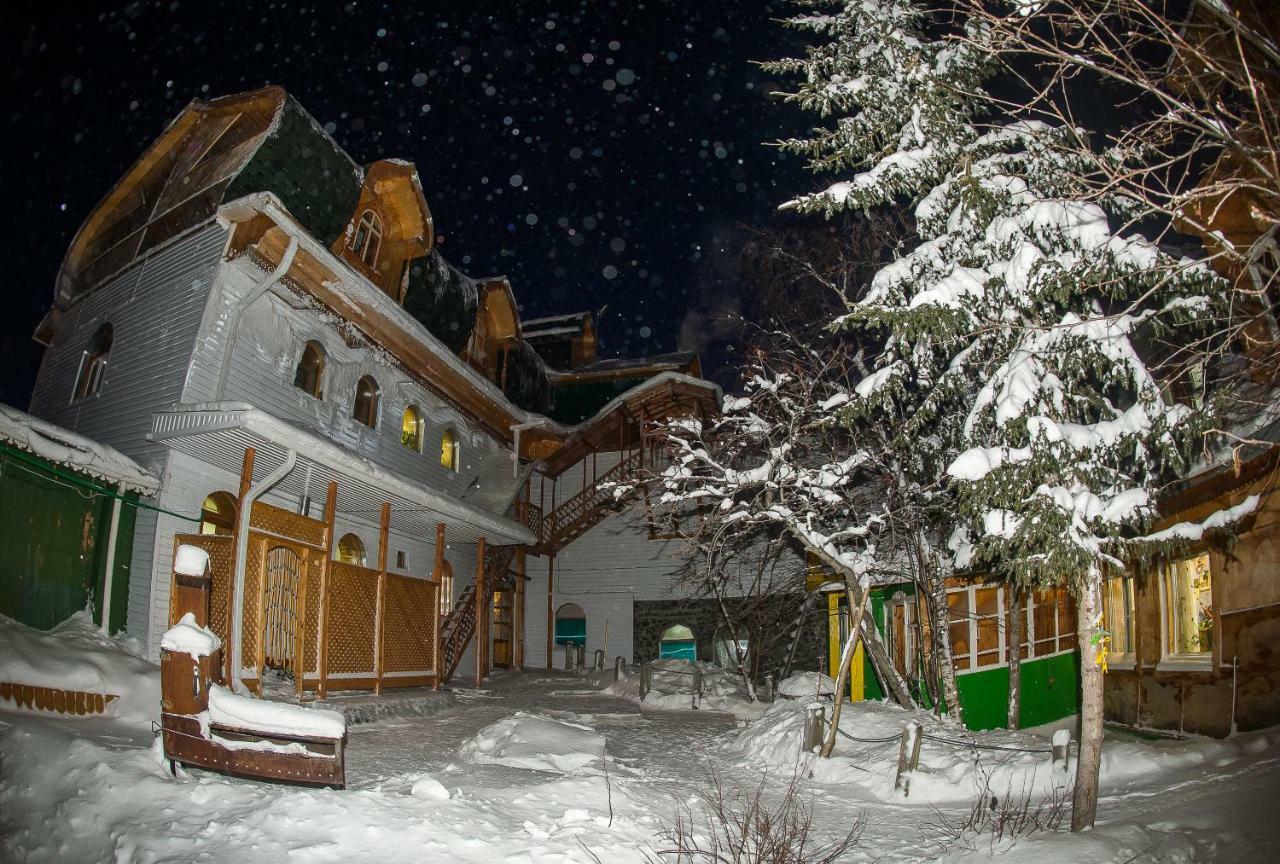 Hotel Gostinitsa Russkiy Sever Salechard Exterior foto
